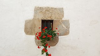 Fiestra de pedra labrada