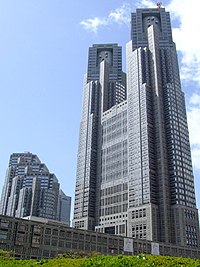 東京都庁第一本庁舎（右）・第二本庁舎（左）