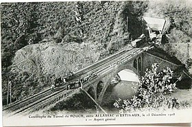 Le pont sur la Vézère et l'entrée sud du tunnel de Pouch (carte postale de décembre 1908 de l'imprimerie Bessot et Guionie, de Brive).