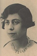 Irène Némirovsky vers 1917, à l'âge où elle commence à écrire.