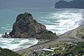 Piha ja Lion Rock yhteystieltä nähtyinä