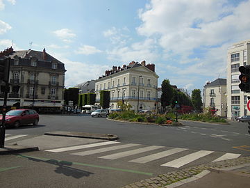 Place en direction du boulevard de Launay et de la rue Lamoricière.