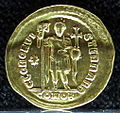 Coin of Theodosius II (425–429), showing the emperor with globus cruciger and with the same vexillum