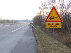 Panneau AK32 sur l'autoroute A410 en Haute-Savoie.