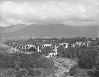 The Colorado Street Bridge over the Arroyo, with the San Gabriel Mountains in the background, around 1920.