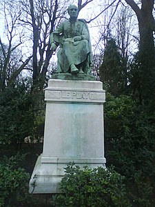 Monument à Frédéric le Play (1906), Paris, jardin du Luxembourg.