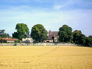 Vue sur le manoir de la grande ferme et l'église, à l'est de la butte de Mareil.