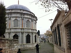 Exterior del mausoleo de Mihrişah Valide Sultan