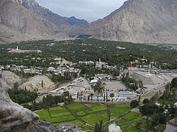 Skardu kuvattuna 700-luvulla rakennetusta Skardun linnoituksesta.