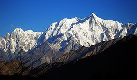 Vue de l'Ultar Sar, à droite.