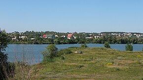 Вид на Ближнюю Даниловку через Журавлёвское водохранилище