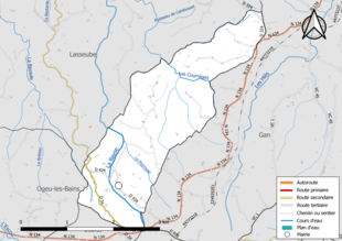 Carte en couleur présentant le réseau hydrographique de la commune