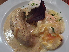 Andouillette lyonnaise, et gratin dauphinois.