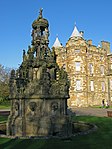 Holyroodhouse Palace, Forecourt, Fountain