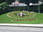 Photo d'un parterre de fleurs représentant une horloge