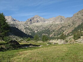 La tête du Claus (au centre), vue depuis Pian del Valasco, en Italie.