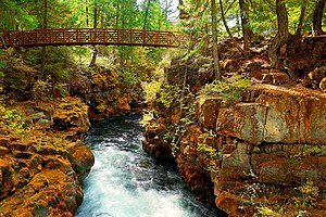 Bridge over the Rogue River, Oregon, USA