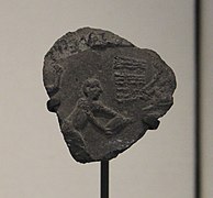 Bulle d'argile avec empreinte de scellement représentant une scène d'engrangement du grain, Suse II, Uruk récent. Musée du Louvre.