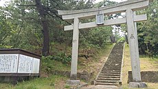 白瀧神社鳥居・石段