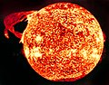 Gigantesca proeminência solar eruptiva (Skylab 1973)