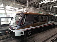 Поезд Bombardier Innovia APM 300 на станции Charoen Nakhon (Icon Siam)