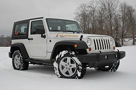 Jeep Wrangler de 2010 à toit rigide 2 portes, édition Islander.