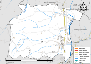 Carte en couleur présentant le réseau hydrographique de la commune