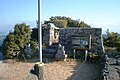 頂上にある祠