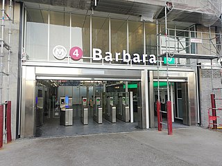 La station de métro Barbara de la ligne 4 du métro de Paris, proche de la tombe de Barbara au cimetière parisien de Bagneux.