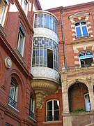 Lambrequins de fenêtre à Toulouse.