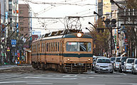 併用軌道を走行する鉄道車両