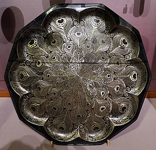 Plat (1914), nickel oxydé, argenté et repoussé, Paris, musée d'Orsay.