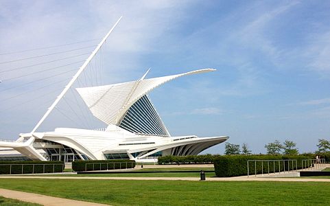 The Quadracci Pavilion of the متحف الفن الميلووكي in ميلواكي (ويسكونسن), Wisconsin by سانتياغو كالاترافا (2001)