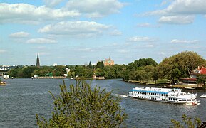 Metz : vue sur la Moselle et sur l'Ile du Saulcy.