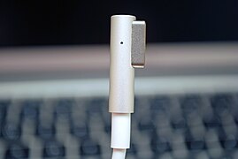 MagSafe 1 ad L (2010-2012)