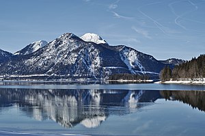 22. Platz: Mölchlein mit Winterblick auf das Landschaftsschutzgebiet Walchensee