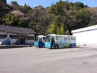 松島車庫にて待機中の 主力車種　日野リエッセ