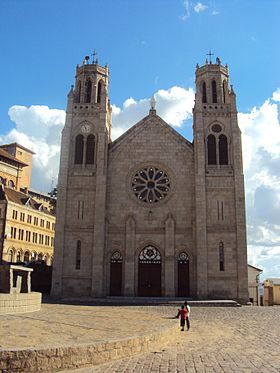 Vue de face de la cathédrale Andohalo, siège de l'archidiocèse