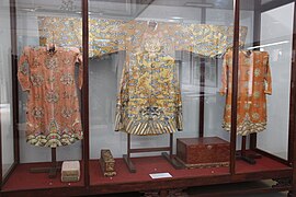 Nguyen dynasty court dress: left and right only have woshui; middle have both woshui and lishui patterns.