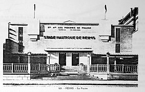 Façade du Stade Nautique de Reims lors de sa construction.