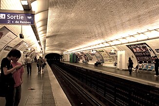 Les quais de la station en 2008, avant les travaux d'automatisation de la ligne 4.