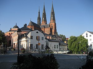 Kupolen till vänster, med domkyrkan i bakgrunden