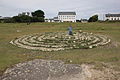 Lesconil : labyrinthe de galets dessiné sur la dune en 2011.