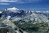 Wildhorn von Osten mit dem Felsgipfel Le Pucé (links). Rechts das Schnidehorn (2937 m)