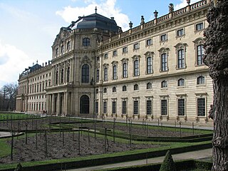 La Résidence vue des jardins.