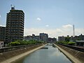 東大阪市御厨の第二寝屋川。向かって右側の西岸には楠根川緑地が隣接している。