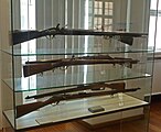 Gewehrmodell 1740 (oben), Zündnadelgewehr und Französisch-preußische Kriegszeit Mausergewehr aus Spandau.