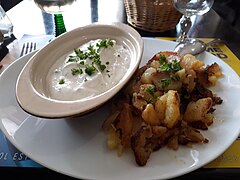 Bibeleskäs mit Bratkartoffeln