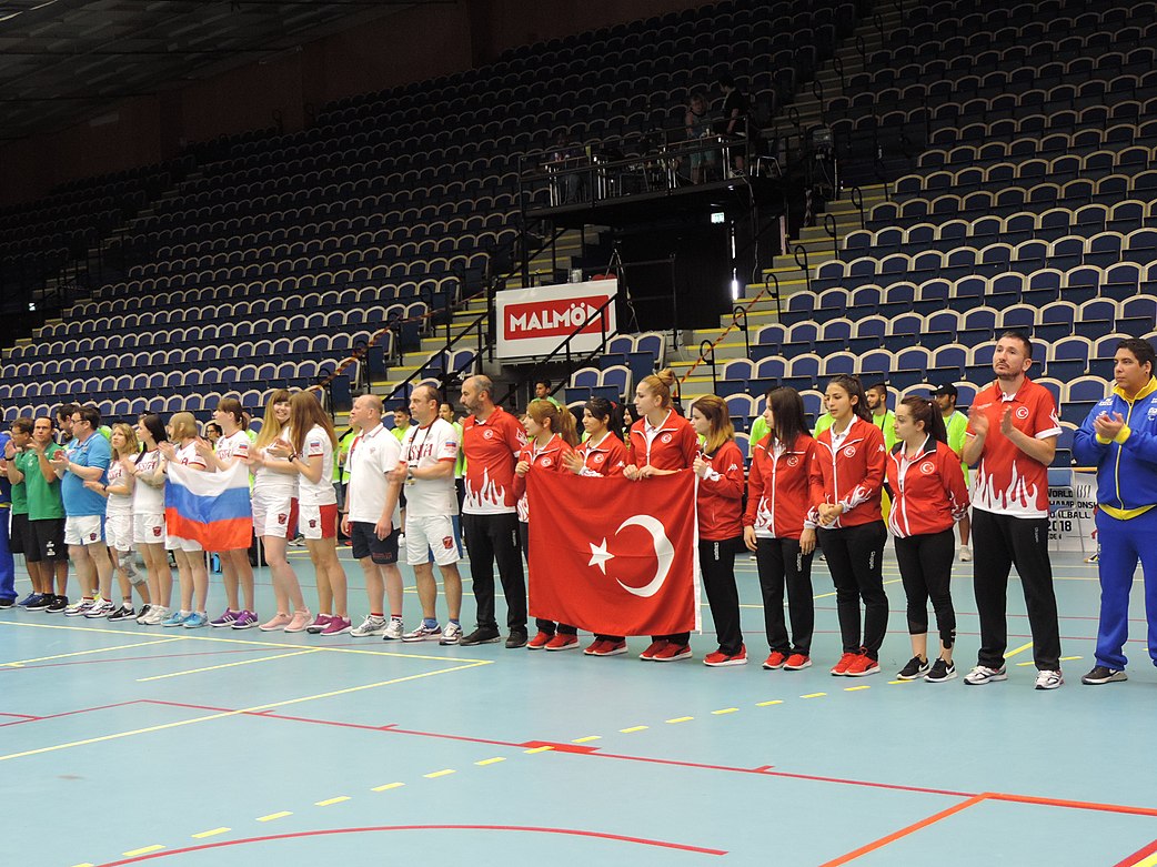 Goalball-2018 World RUS F medal presentation line-up.jpg