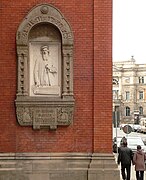 Monument en son honneur à la maison des artistes de Hanovre (de) qu'il a conçue